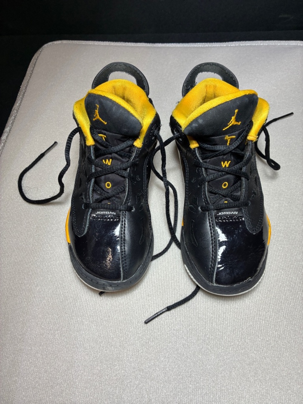 Nike Air Jordan Kids Black & Yellow Basketball Shoes SKU DV1358-017 USED